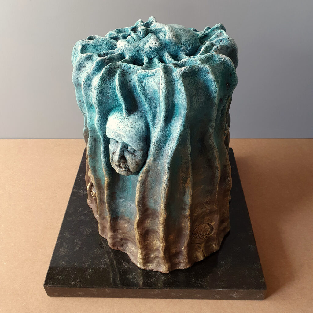 Tęsknota pradębu – ceramika, granit